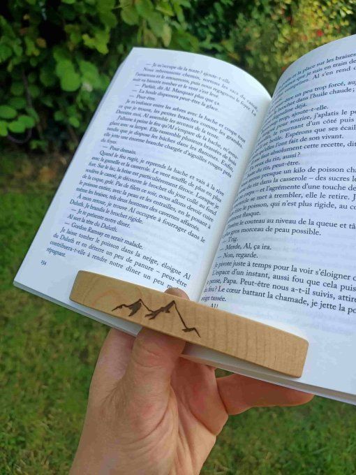 bague de lecture en bois avec gravure d'une montagne