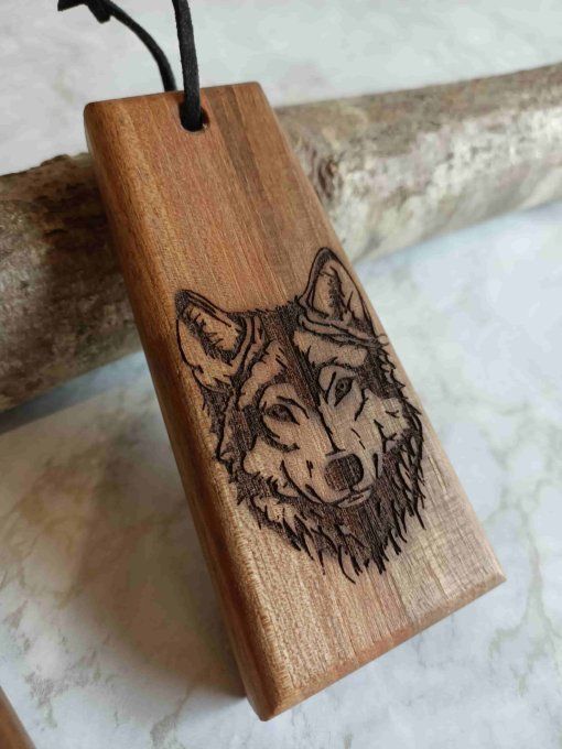 décapsuleur en bois noyer gravure loup
