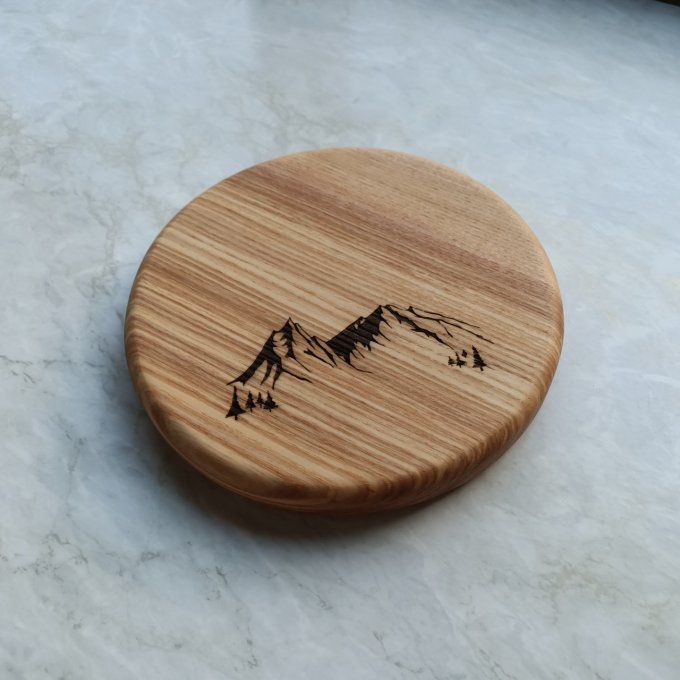 dessous_plat_gravure_montagne_bois