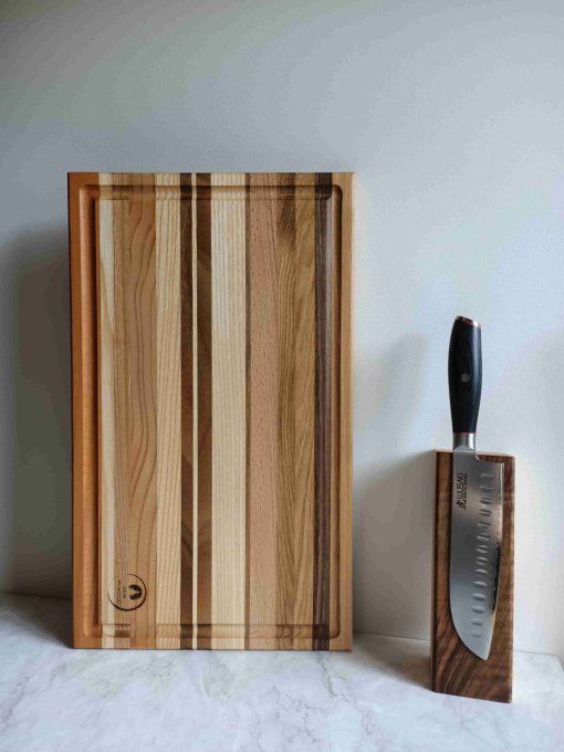 grande planche à découper artisanale en bois massif multiessence, avec rigole de récupération du jus
