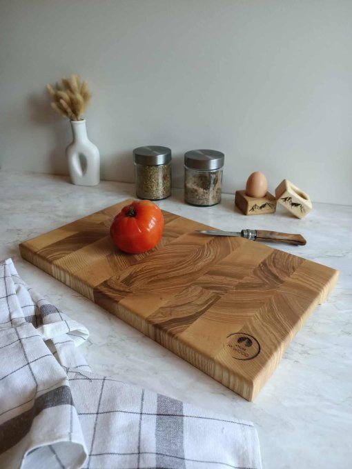 planche à découper en frêne massif avec assemblage en bois de bout.
