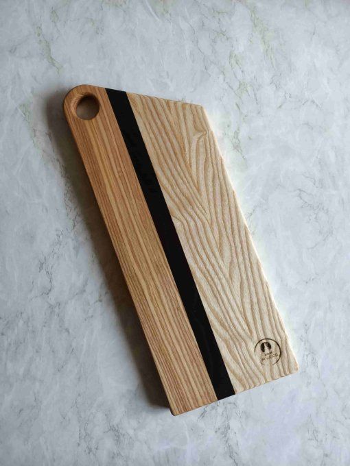 planche à découper avec 3 essences claires et foncées