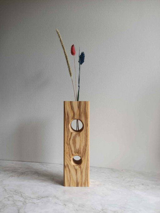Soliflore rectangulaire avec perçages ronds et fleurs séchées